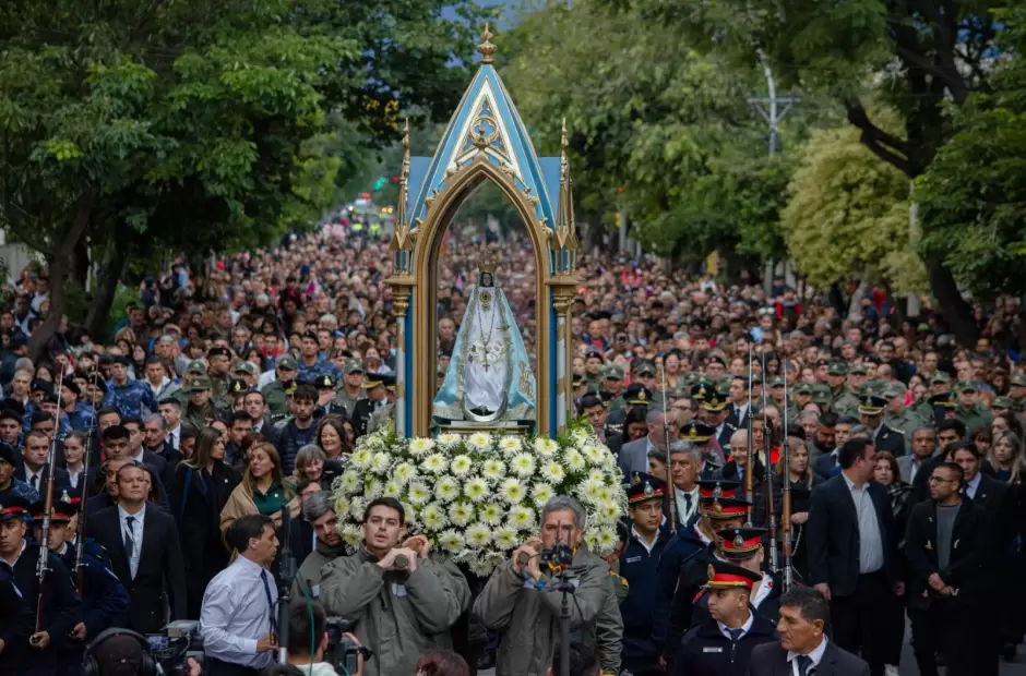 Todo listo Este domingo, la Solemne Procesión en honor de la Virgen del Valle El recorrido tradicional desde la Plaza del Maestro, comenzará a las 18 hs. Entre los portadores de la Imagen estarán Paracaidistas del Ejército