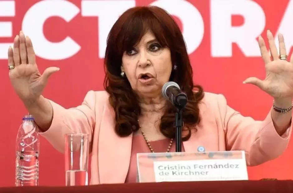 Revés judicial Fijaron fecha para el juicio contra Cristina Kirchner por la causa "Cuadernos" El tribunal oral federal 7 dispuso que el 6 de noviembre de 2025 comience el megajuicio oral, que abarca a exfuncionarios y a empresarios.