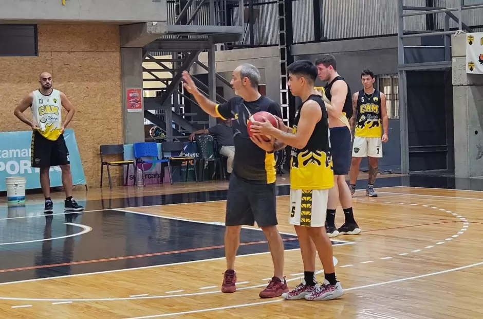 Basket Federico Brun es el nuevo entrenador de Liga Argentina para Montmartre En el próximo partido, el cordobés estará a cargo del plantel que ya comenzó a entrenar en el Nido.