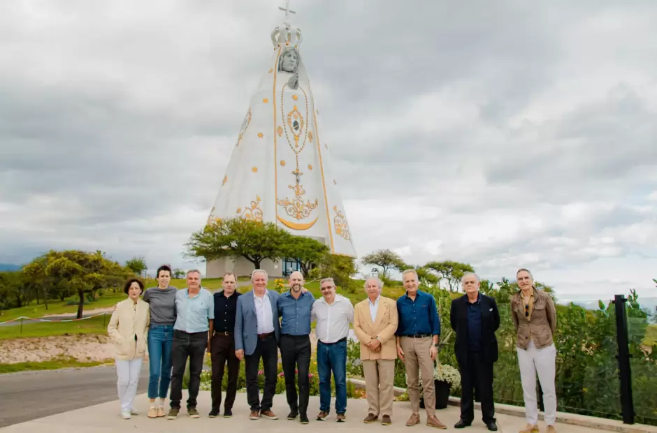 Convenio y visita Jalil y los representantes de Loro Piana de recorrido por el interior provincial Tanto el vice de la empresa como su CEO, visitaron Ambato junto al primer mandatario provincial.